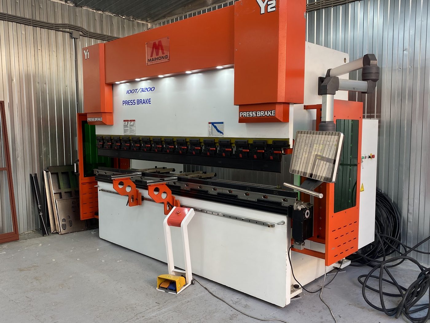 Лазерный станок с ЧПУ на производстве А Групп СПб